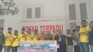 Total Rp 62 Juta, IKTD Siak Antarkan Bantuan Ke Posko Induk Tanah Datar