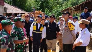 Pj Gubernur Sulbar, Bahtiar Kunjungi Lokasi Longsor di Kabupaten Mamasa
