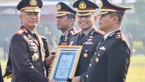 Sukses Ungkap Kasus Narkoba, Kapolres Tulungagung Terima Penghargaan Kapolda Jawa Timur