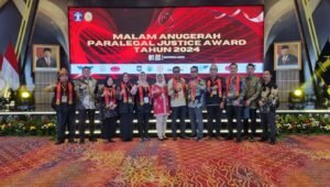 Kades/Lurah di Sumsel Raih 15 Penghargaan di Malam Anugerah Paralengal Justice Award Tahun 2024