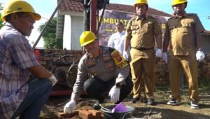 Kapolres Prabumulih Serahkan Bantuan Sumur Bor
