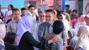 Serahkan Alat Bantu Pendengaran Hingga Sembako, Penyandang Disabilitas Jadi Perhatian Ratu Dewa