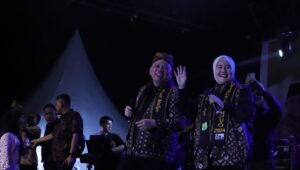 Duet Bareng Gita Youbi, Pj Bupati Sandi Fahlepi Hibur Penonton