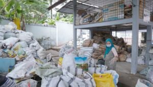 PLN UID S2JB Sulap Sampah Menjadi Produk Bernilai Ekonomis