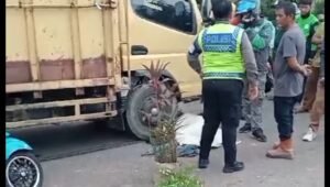Hindari Lobang, Gadis di Palembang Terlindas Dump Truk