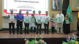 Wanita Tangguh Delima Residen Abdul Rozak Sumbang Buku ke Perpus Sumsel