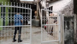 Curanmor Dengan Cara Angkat Ban Motor Terekam CCTV