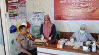 Jelang HUT Bhayangkara Ke 78, Kapolres Fakfak dan Ketua Bhayangkari Ikut Donor Darah 
