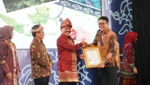 Kemenkumham Sumsel Serahkan Empat Sertifikat Merk ke FH Unsri