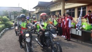 Bansos, Bhabinkamtibmas Polres Prabumulih Sebar Lima Ratus Paket Sembako