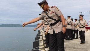 Polres Fakfak Gelar Ziarah Laut Sambut Hari Bhayangkara Ke-78