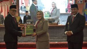 DPRD Sulbar Rapat Paripurna Penyerahan LHP BPK RI Atas LKPD Pemprov Sulbar Tahun 2023 dan Ikhtisar Hasil Pemeriksaan Daerah 2024