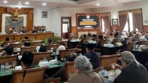 Molor 45 Menit, Paripurna DPRD Tulungagung Setujui Ranperda Pertanggungjawaban Pelaksanaan APBD TA 2023