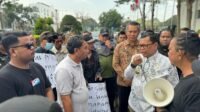 Terima Langsung Rombongan Pendemo, Komitmen Pj Wali Kota Palembang Tegakan Perda