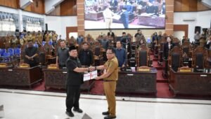 Pj Bupati Kapuas Hadiri Paripurna ke-1 Tentang Penyampaian Tiga Raperda Kabupaten Kapuas
