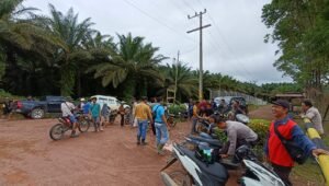 Akses PT. BTS Srie Estate Disegel Masyarakat Desa Kekurak, Utamakan Harkamtibmas, Kapolsek Badau Upayakan Mediasi