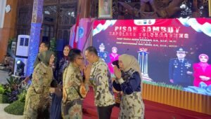 Stand Up Comedy AKBP Muhammad Taat Resdi Warnai Pisah Sambut Kapolres Tulungagung