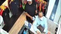 Dua Pria Terekam Curi Dompet Mahal