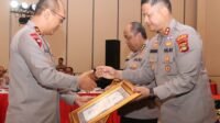 Kapolda Sumsel Serahkan Penghargaan Kapolri untuk Polres Prabumulih