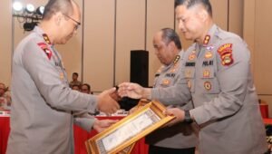 Kapolda Sumsel Serahkan Penghargaan Kapolri untuk Polres Prabumulih
