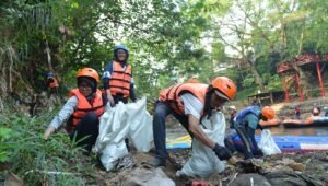 Dukung Pemulihan Ekosistem Sungai Ciliwung, PGN Berhasil Angkut 7.956 Kg Sampah