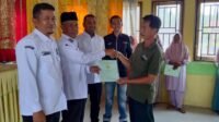Puluhan Warga Nagari Salimpaung Terima Sertifikat Tanah Program PTSL