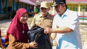 Berkunjung ke SMAN 1 Mambi, Pj Bahtiar Dorong Pelajar Peduli Lingkungan