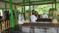 Fitrianti-Nandriani Kunjungi Makam Pendiri Kesultanan Palembang  