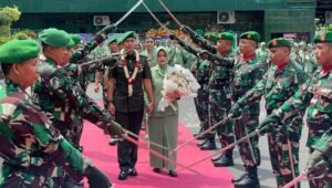 Lepas Sambut Dandim 0807 Tulungagung Diiringi Tradisi Pedang Pora