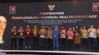 Prioritaskan Jaminan Kesehatan Masyarakat, Fadhil Terima Penghargaan dari Wakil Presiden