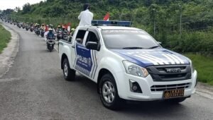 Satlantas Polres Fakfak Dukung Pawai Merah Putih Komunitas Ojek