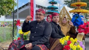 Pawai Karnaval di Tulungagung, Kenakan Busana Adat Jawa Timuran