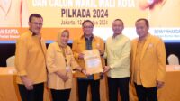 Paslon Untung Tamsil – Yohana Dina Hindom Kantongi B1-KWK Maju Pilkada Fakfak 2024