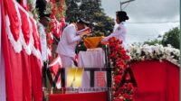 Cium Bendera Pada Peringatan HUT RI Ke – 79, Bupati Untung Tamsil Ajak Semua Tetap Merah Putih