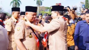 Pj Bupati Sandi Fahlepi Terima Penghargaan Lencana Melati, Sekda Apriyadi Piagam Karya Bakti