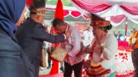 Didukung 13 Parpol, Untung Tamsil – Yohana Dina Hindom Daftar di KPU Fakfak