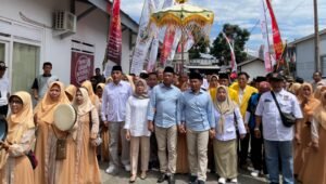 Kenakan Kemeja Biru Muda, Paslon Gabah Resmi Daftar di KPU Tulungagung