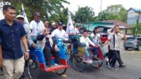 Pasangan Suwarti-Thamrin Hasan Daftar ke KPU Musi Rawas Naik Becak, Gulingkan Kaleng Kosong
