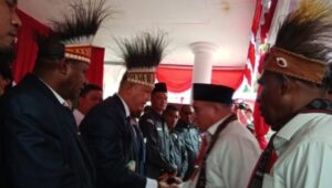 Paslon Santun Diantar Parpol Koalisi dan Masa Pendukung Daftar Ke KPU Fakfak