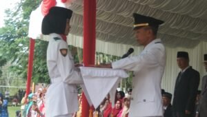 Camat Tanjung Emas, Jadi Inspektur Upacara Bendera HUT RI ke 79 Di Nagari Pagaruyung