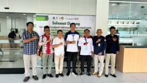 Bakal Pasangan Calon Bupati – Wakil Bupati Kapuas Hulu Fransiskus Diaan-Sukardi Menjalani Pemeriksaan Kesehatan