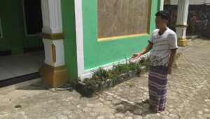 Curi Sepeda Motor di Masjid Darussalam Terekam CCTV