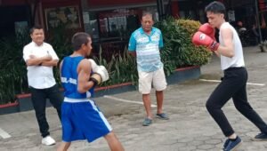 Ishak, Atlet Tinju Sulbar Siap Faight di PON XXI Sumut Aceh