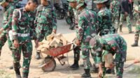 Sambut HUT TNI ke-79, Pasopati Kostrad Menyapu Puslatpur Bantu Warga Martapura