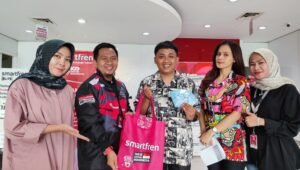 Hari Pelanggan Nasional, Smartfren Berikan Hadiah untuk Pelanggan Setia di Sumatera Selatan