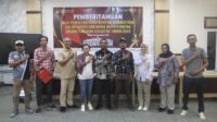 KPU Fakfak Serahkan BA Hasil Verifikasi Administrasi Bapaslon Bupati Fakfak