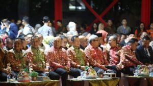 Bersama Menteri Koperasi dan UKM RI, Pj Gubernur Elen Setiadi Hadiri Puncak Peringatan Hari UMKM Nasional 2024
