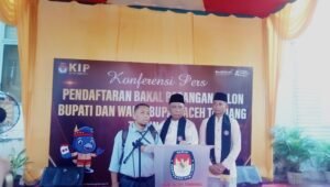 Hamdan Sati dan Febriadi Daftarkan Diri Jadi Calon Bupati dan Wakil Bupati Aceh Tamiang