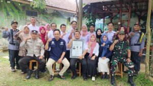 Pemdes Jarakan Tulungagung Raih Penghargaan Desa Mandiri 2023-2024 Dalam Ajang Anugerah Patriot Jawi Wetan II