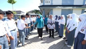 TP PKK Kolaborasi Disdukcapil Sulbar Jemput Bola Perekaman KTP-el di Sekolah SMA dan SMK